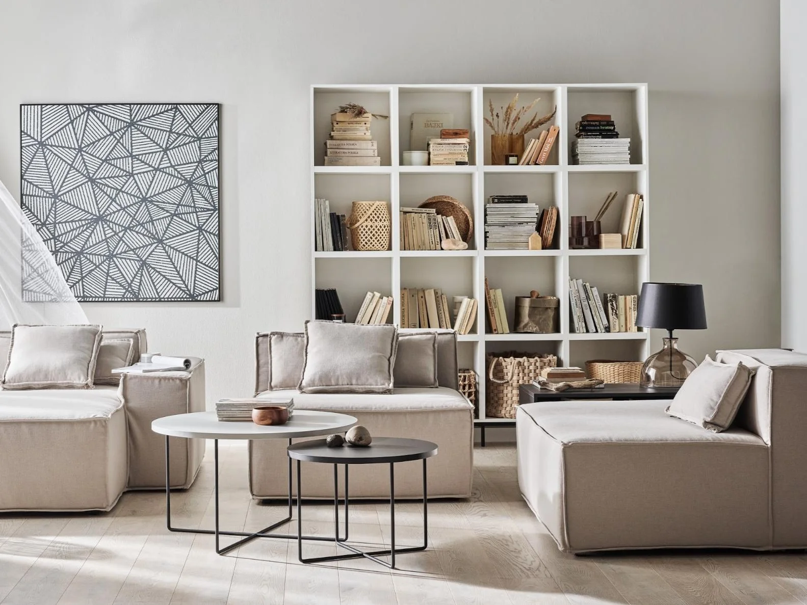modułowa sofa w salonie